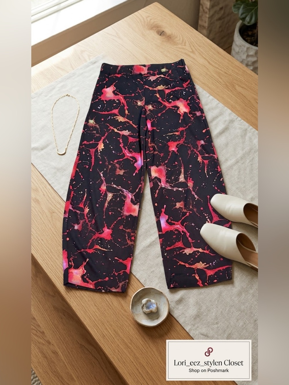 Black & Pink Abstract Cropped Wide-Leg Pants